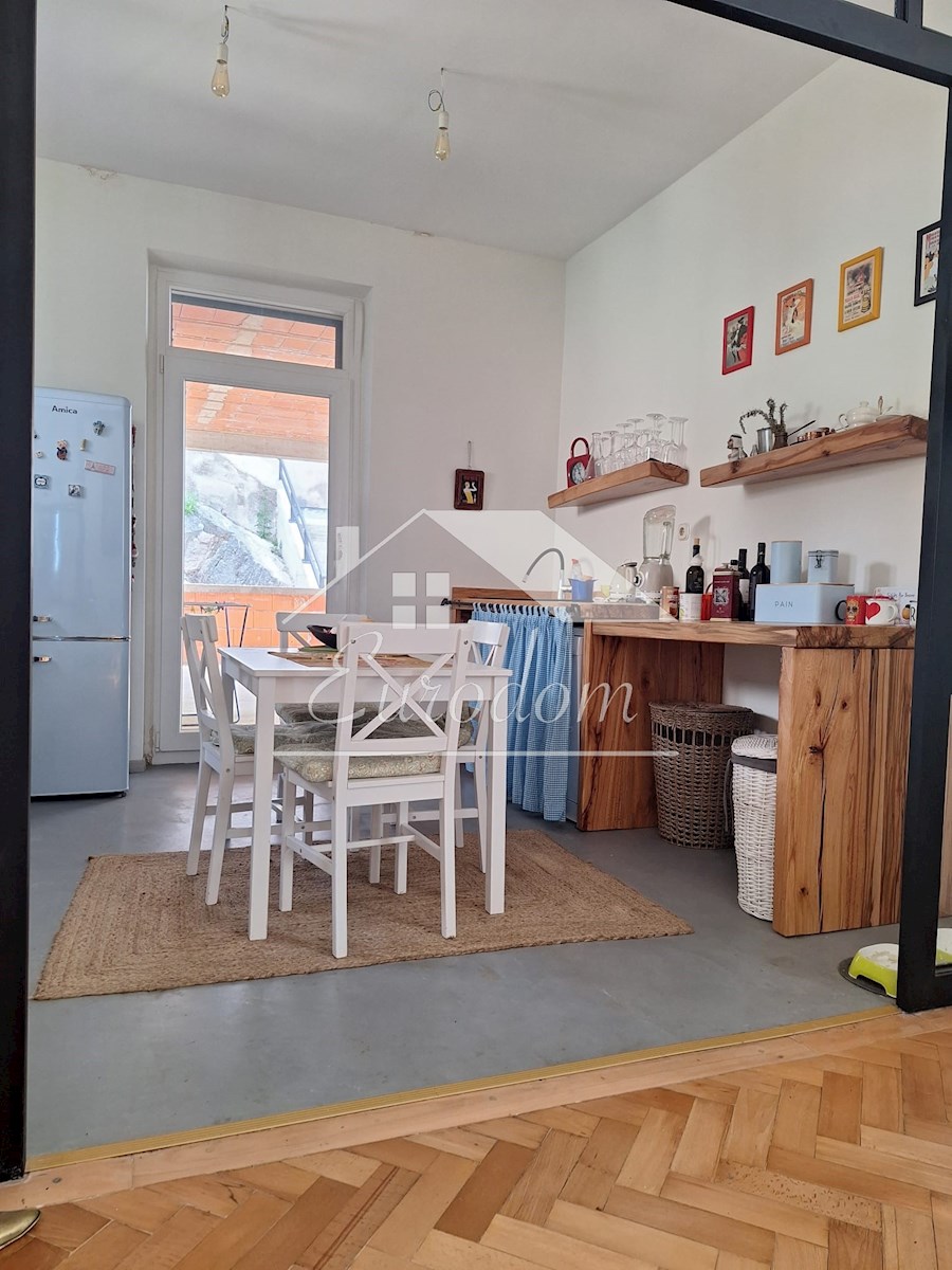 NAPRODAJ – Stanovanje v središču Šibenika s parkiriščem in pogledom!