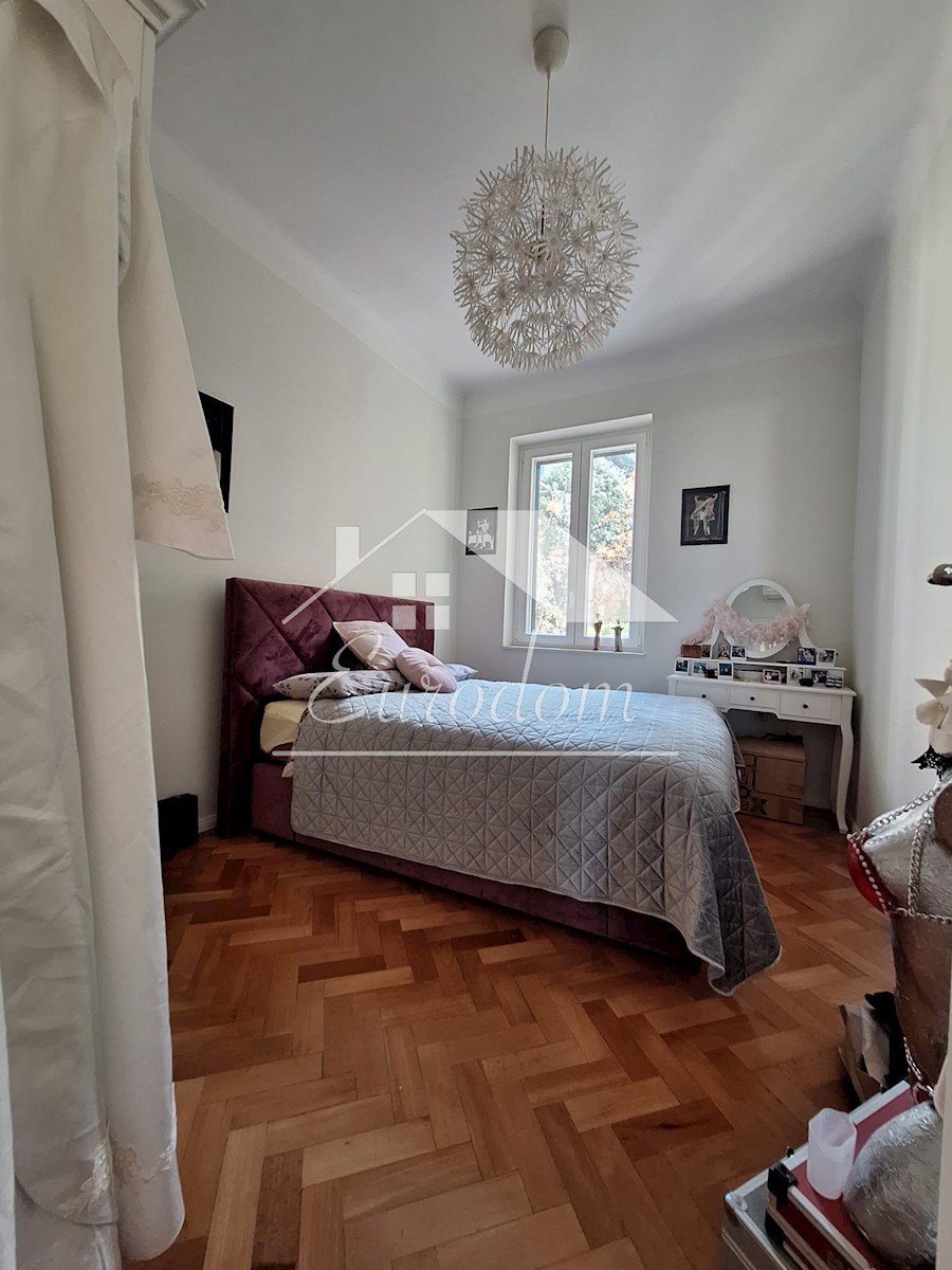 NAPRODAJ – Stanovanje v središču Šibenika s parkiriščem in pogledom!