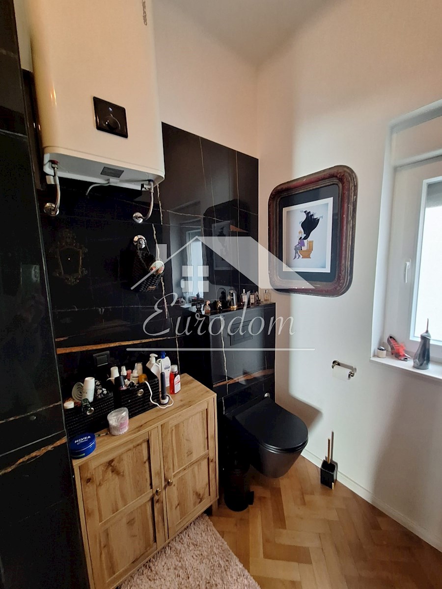 NAPRODAJ – Stanovanje v središču Šibenika s parkiriščem in pogledom!