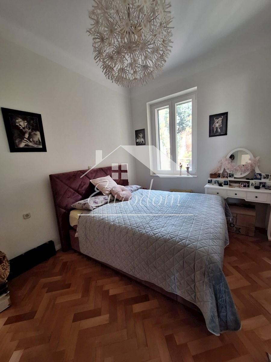NAPRODAJ – Stanovanje v središču Šibenika s parkiriščem in pogledom!