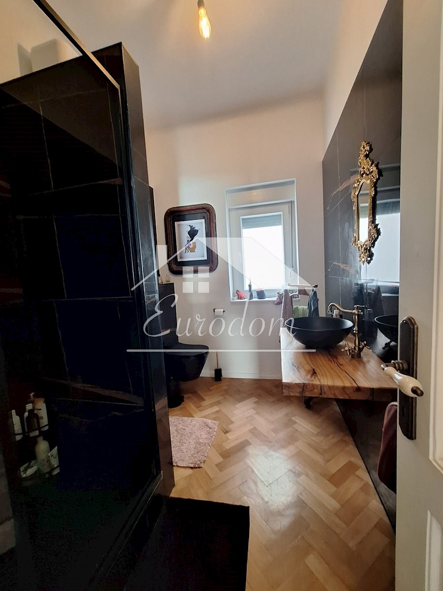 NAPRODAJ – Stanovanje v središču Šibenika s parkiriščem in pogledom!