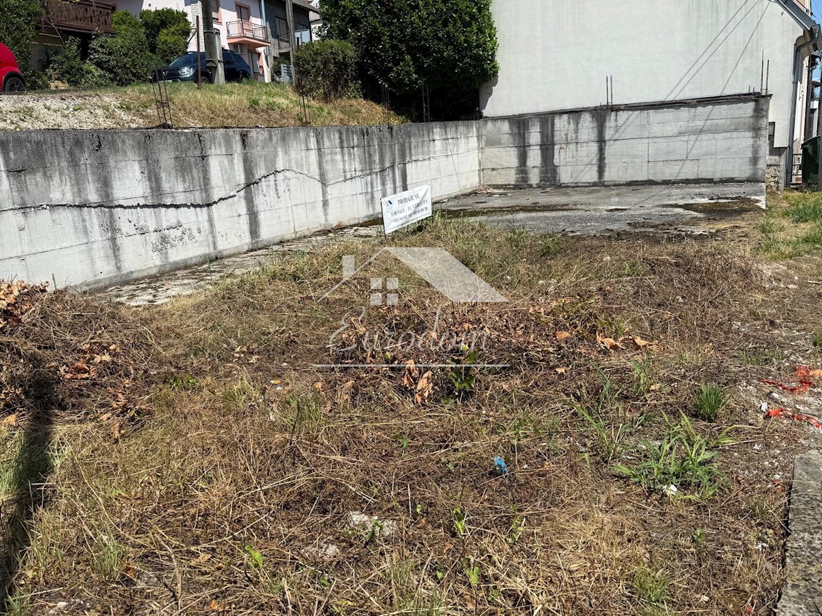 Naprodaj zemljišče s projektom in gradbenim dovoljenjem – Center Samoborja