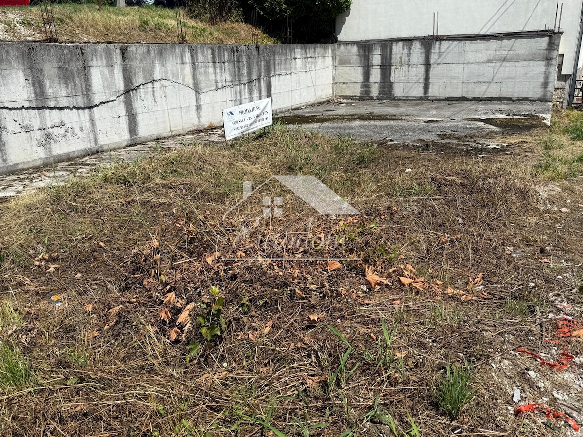 Naprodaj zemljišče s projektom in gradbenim dovoljenjem – Center Samoborja