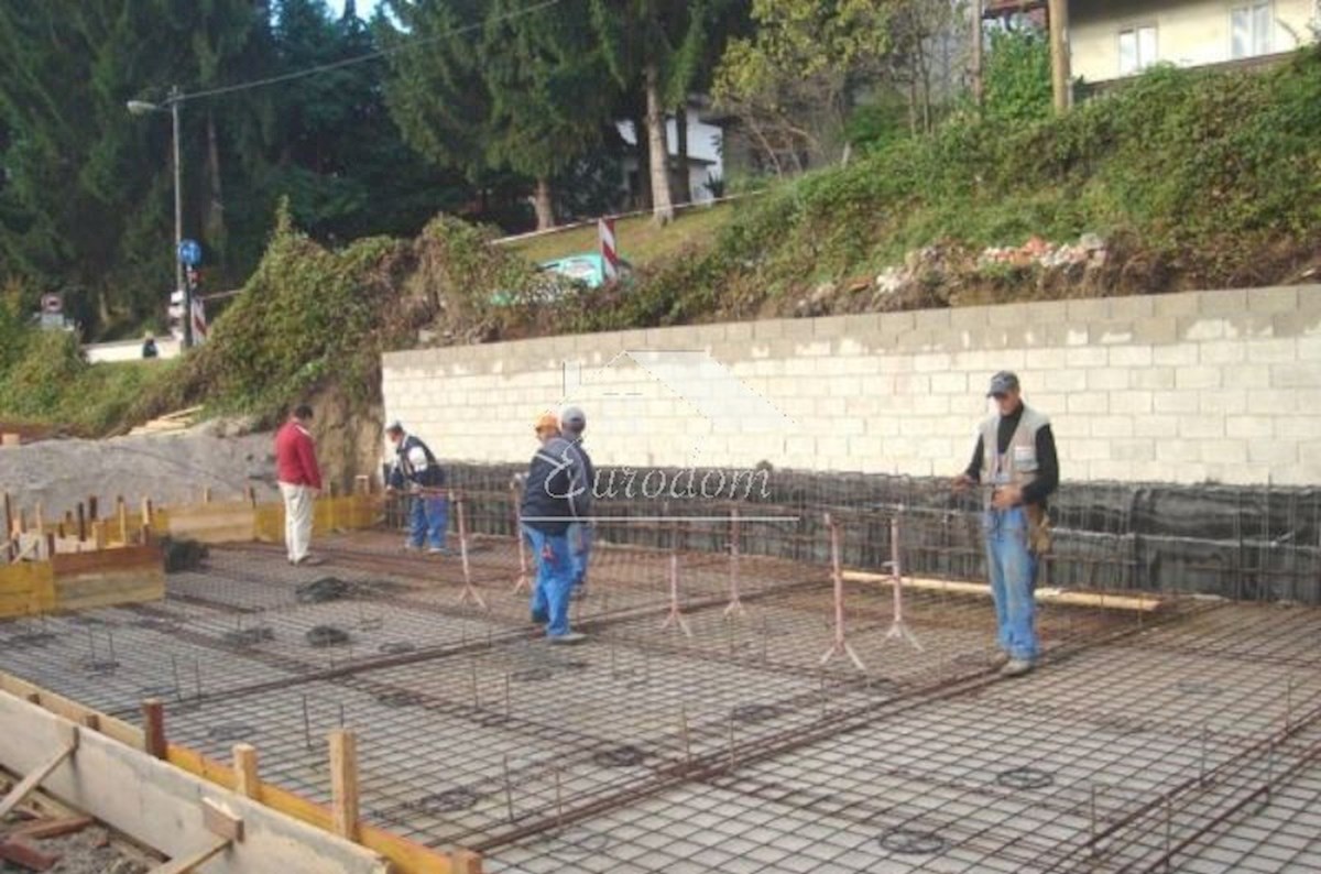 Naprodaj zemljišče s projektom in gradbenim dovoljenjem – Center Samoborja