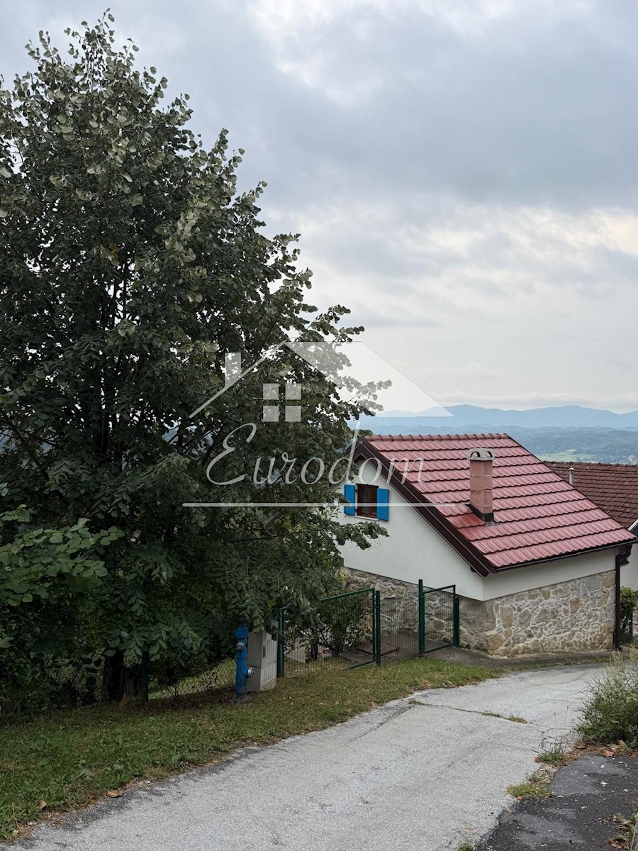 Čarobna počitniška hišica s panoramskim razgledom v Zagorju!
