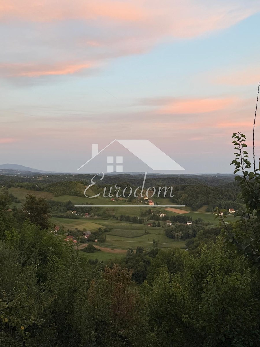 Čarobna počitniška hišica s panoramskim razgledom v Zagorju!