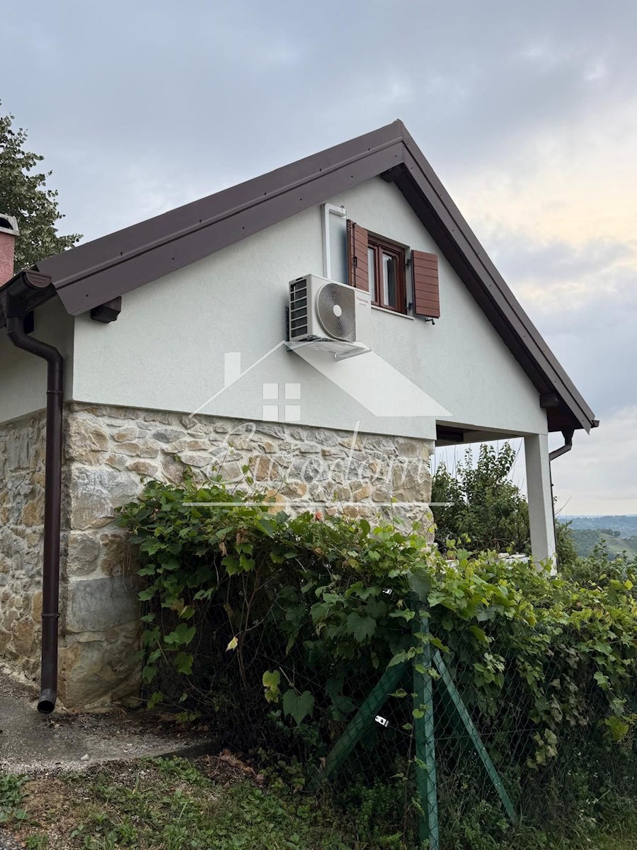 Čarobna počitniška hišica s panoramskim razgledom v Zagorju!