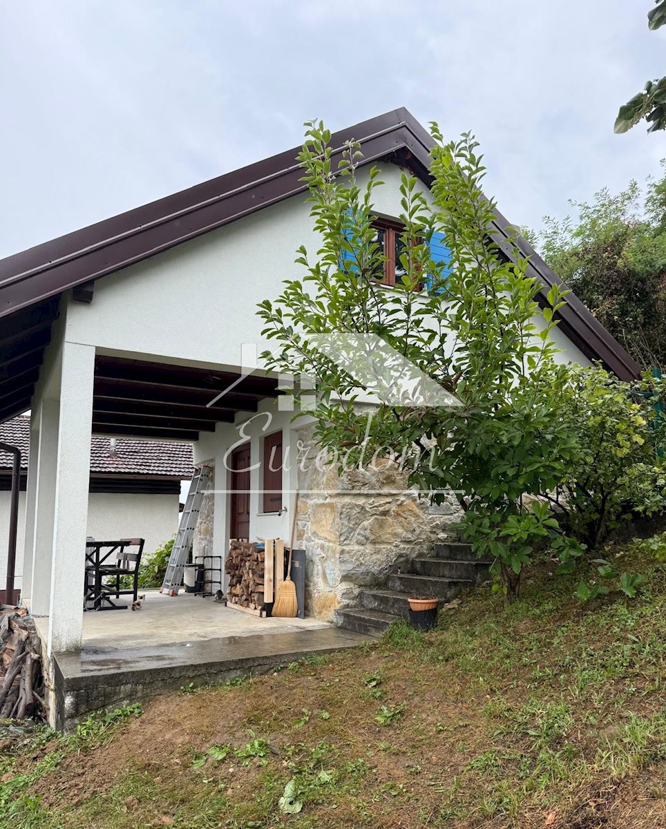 Čarobna počitniška hišica s panoramskim razgledom v Zagorju!