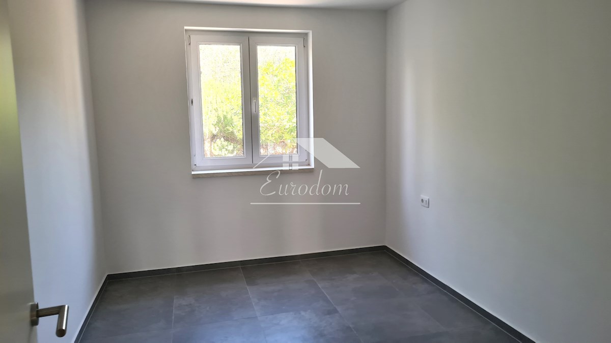 Mandre, otok Pag – dvosobno stanovanje z razgledom na morje in vrtom, 350 m od plaže