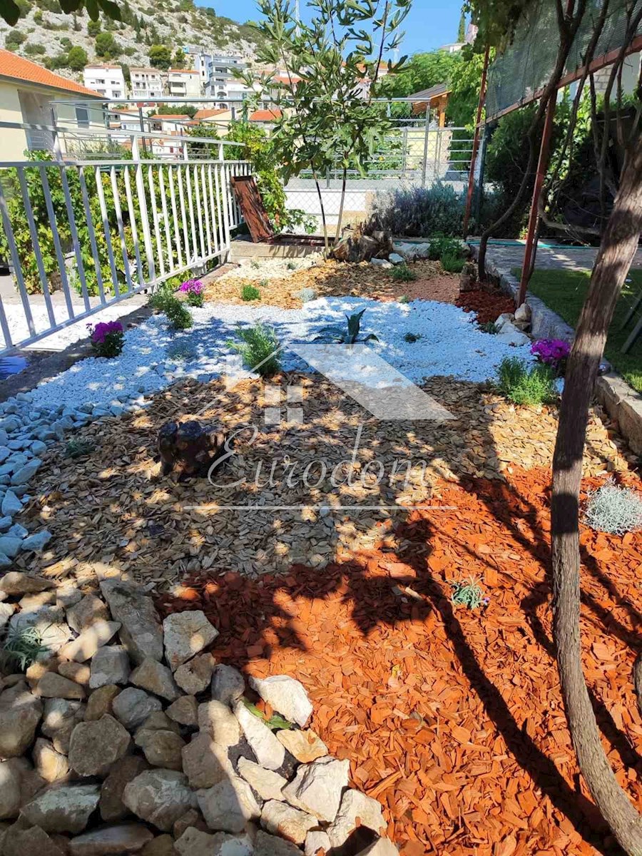 Naprodaj čudovita hiša v Dolaških Dragah – Idealna priložnost za bivanje ali investicijo!