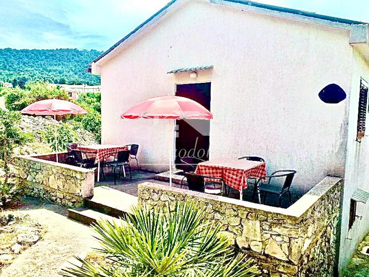 HIŠA NAPRODAJ V VELEM LOŠINJU – IDEALNA INVESTICIJA ALI PRENOVITVENI PROJEKT!