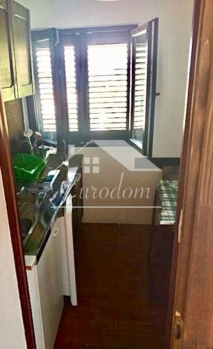 HIŠA NAPRODAJ V VELEM LOŠINJU – IDEALNA INVESTICIJA ALI PRENOVITVENI PROJEKT!