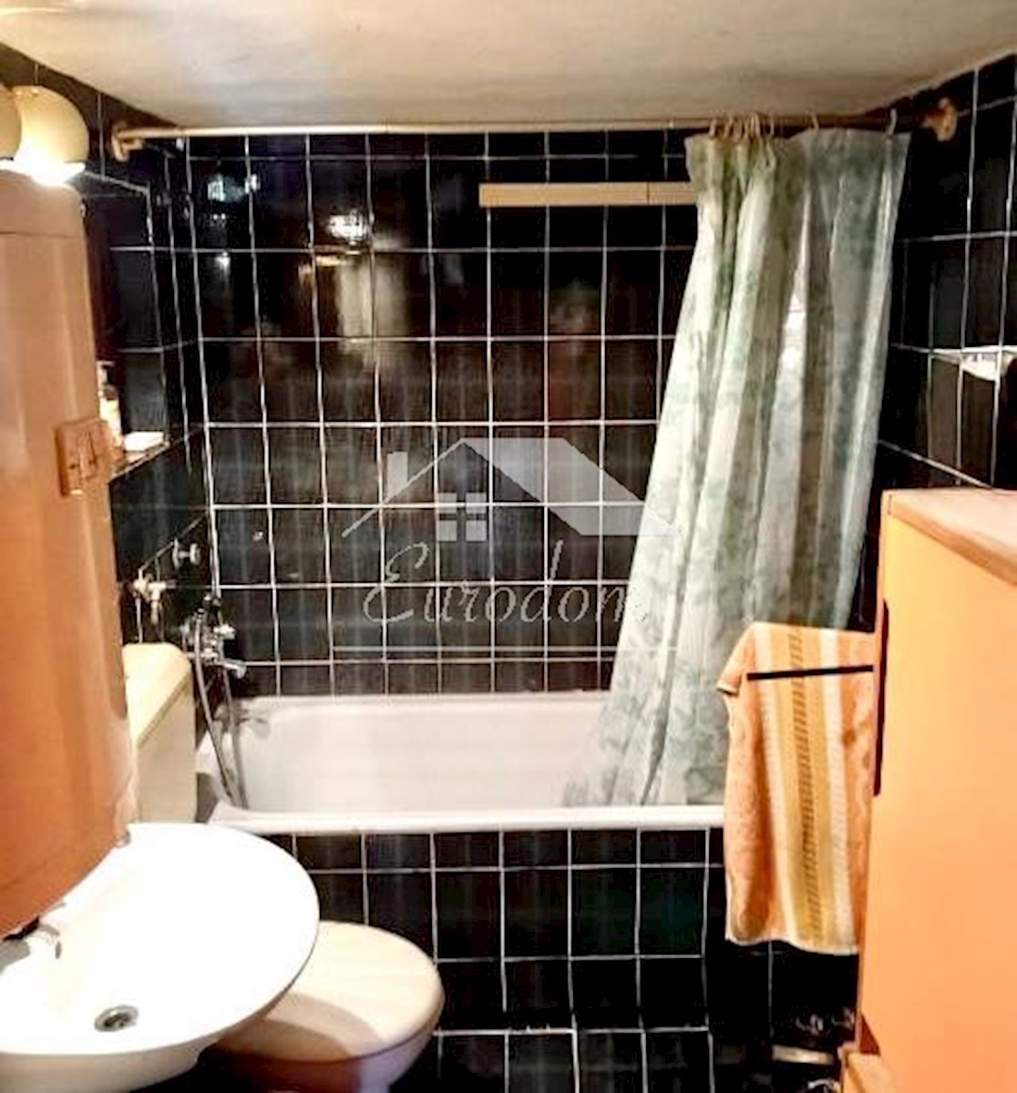 HIŠA NAPRODAJ V VELEM LOŠINJU – IDEALNA INVESTICIJA ALI PRENOVITVENI PROJEKT!