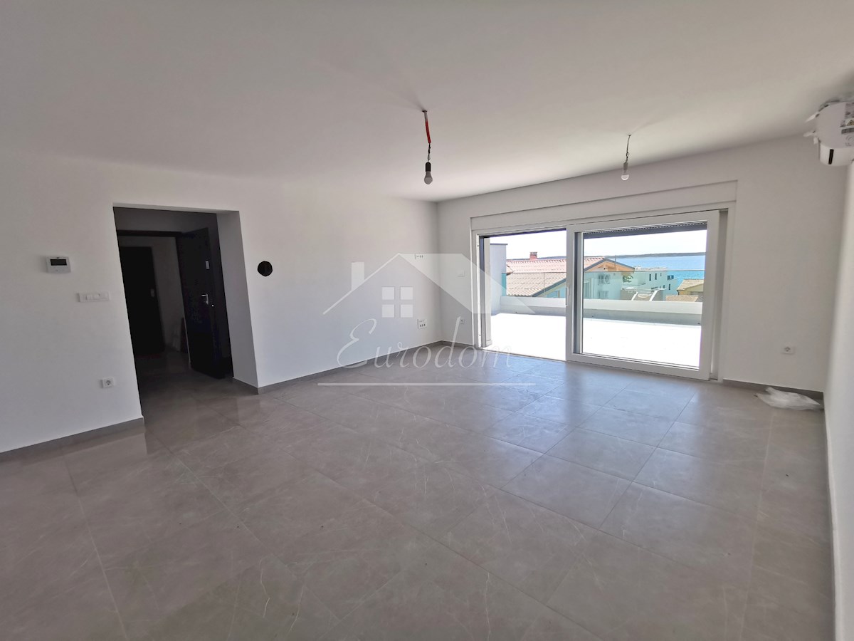 ČUDOVIT APARTMA 135 m², 80M OD MORJA, Z GARAGO