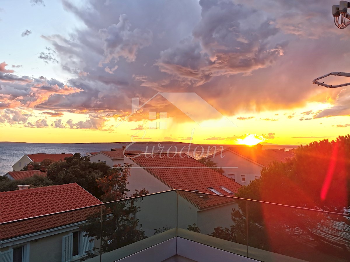 ČUDOVIT APARTMA 135 m², 80M OD MORJA, Z GARAGO