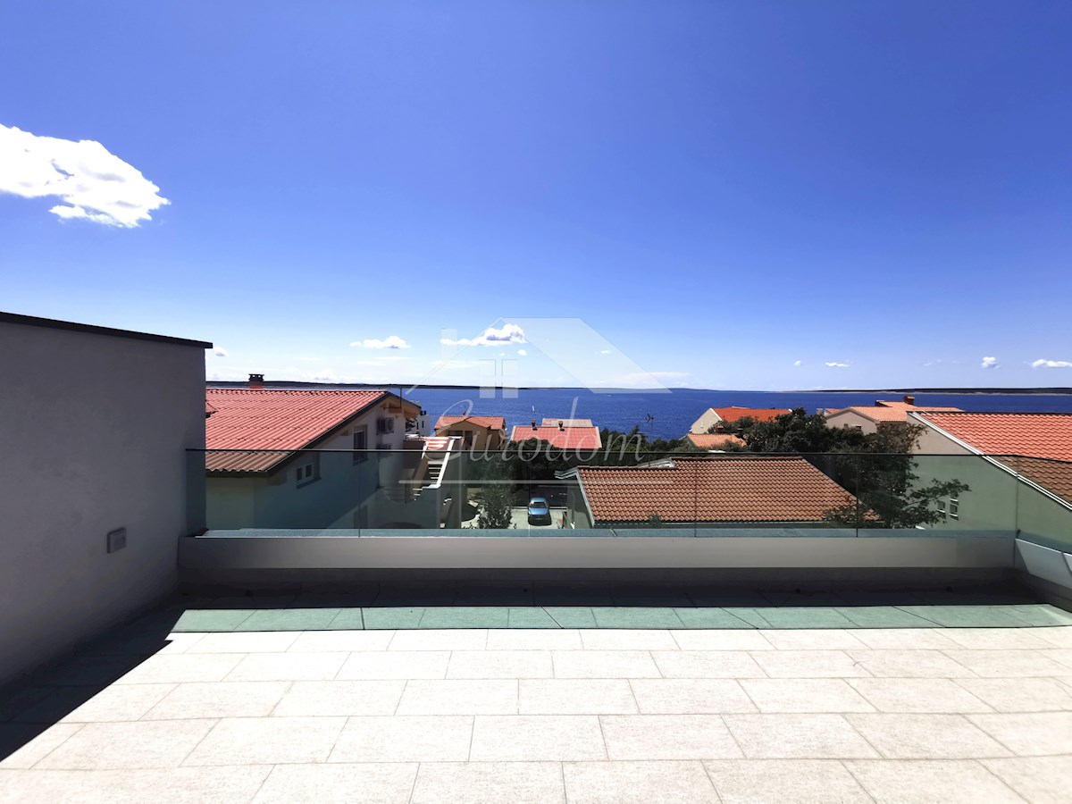 ČUDOVIT APARTMA 135 m², 80M OD MORJA, Z GARAGO