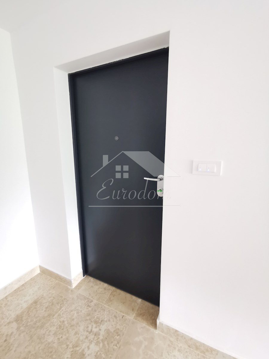 ČUDOVIT APARTMA 135 m², 80M OD MORJA, Z GARAGO