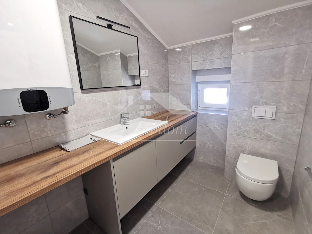 ČUDOVIT APARTMA 135 m², 80M OD MORJA, Z GARAGO