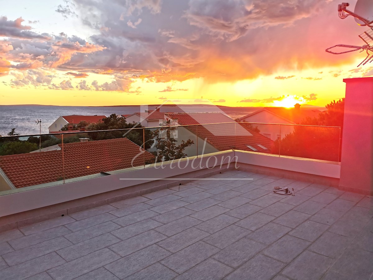 ČUDOVIT APARTMA 135 m², 80M OD MORJA, Z GARAGO