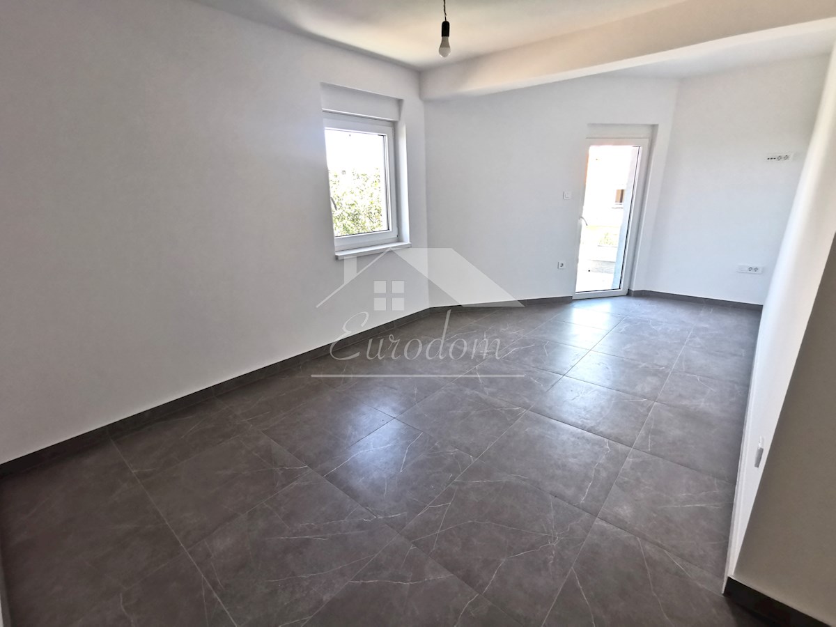 ČUDOVIT APARTMA 135 m², 80M OD MORJA, Z GARAGO
