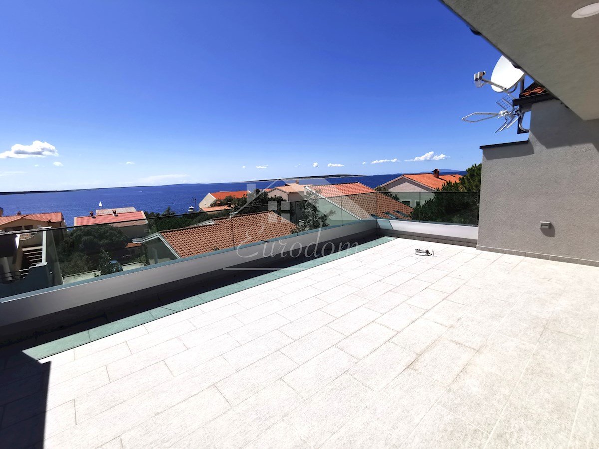 ČUDOVIT APARTMA 135 m², 80M OD MORJA, Z GARAGO