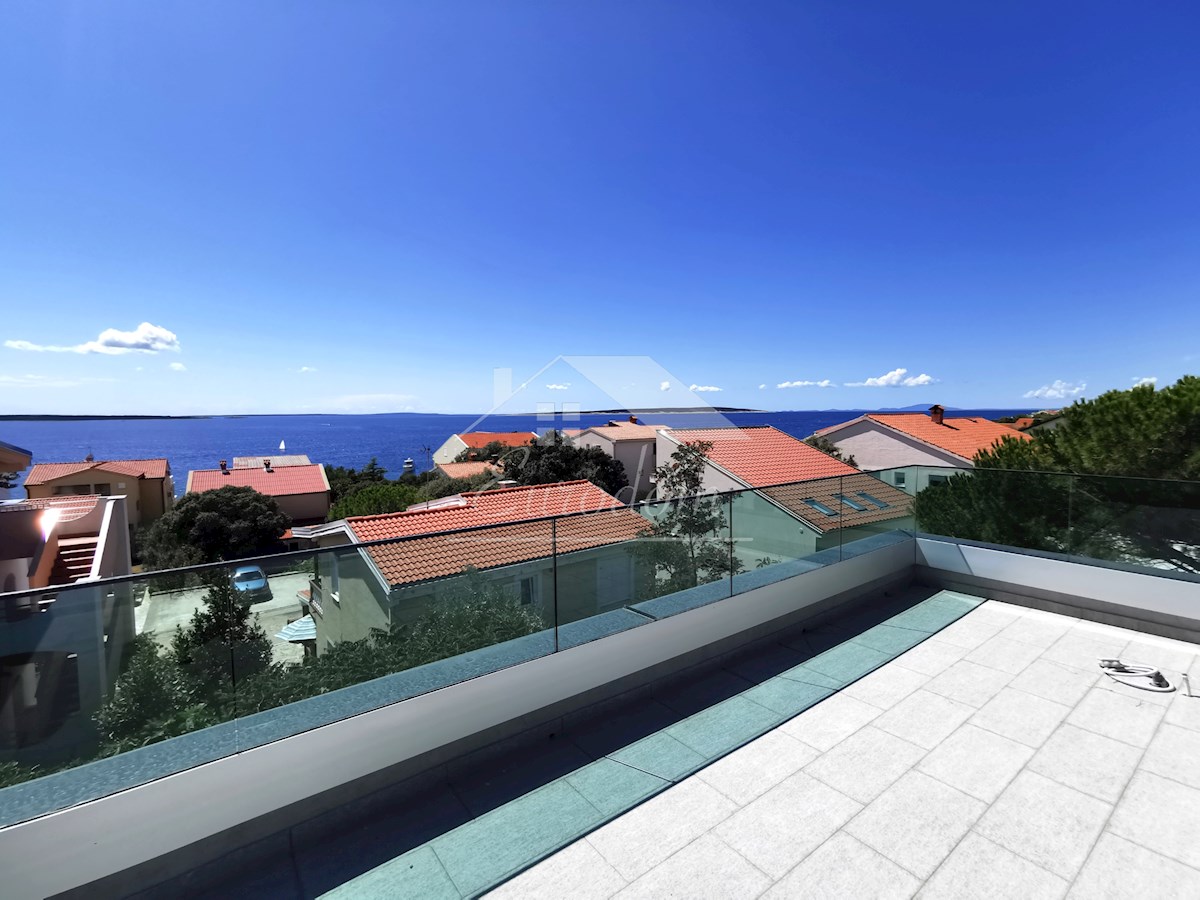 ČUDOVIT APARTMA 135 m², 80M OD MORJA, Z GARAGO