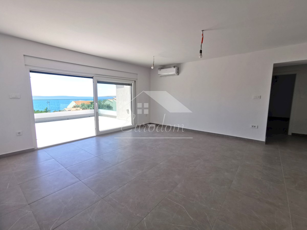 ČUDOVIT APARTMA 135 m², 80M OD MORJA, Z GARAGO