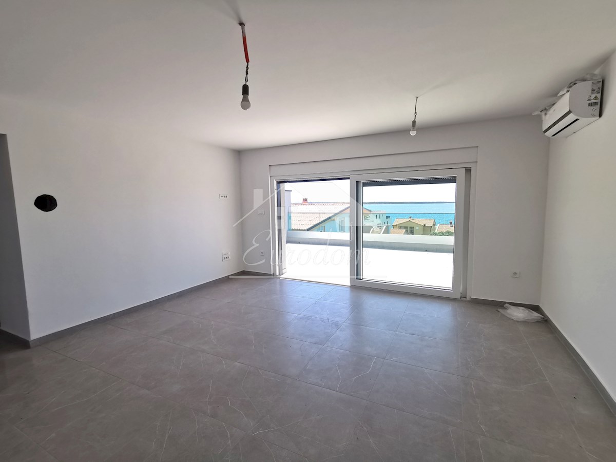 ČUDOVIT APARTMA 135 m², 80M OD MORJA, Z GARAGO