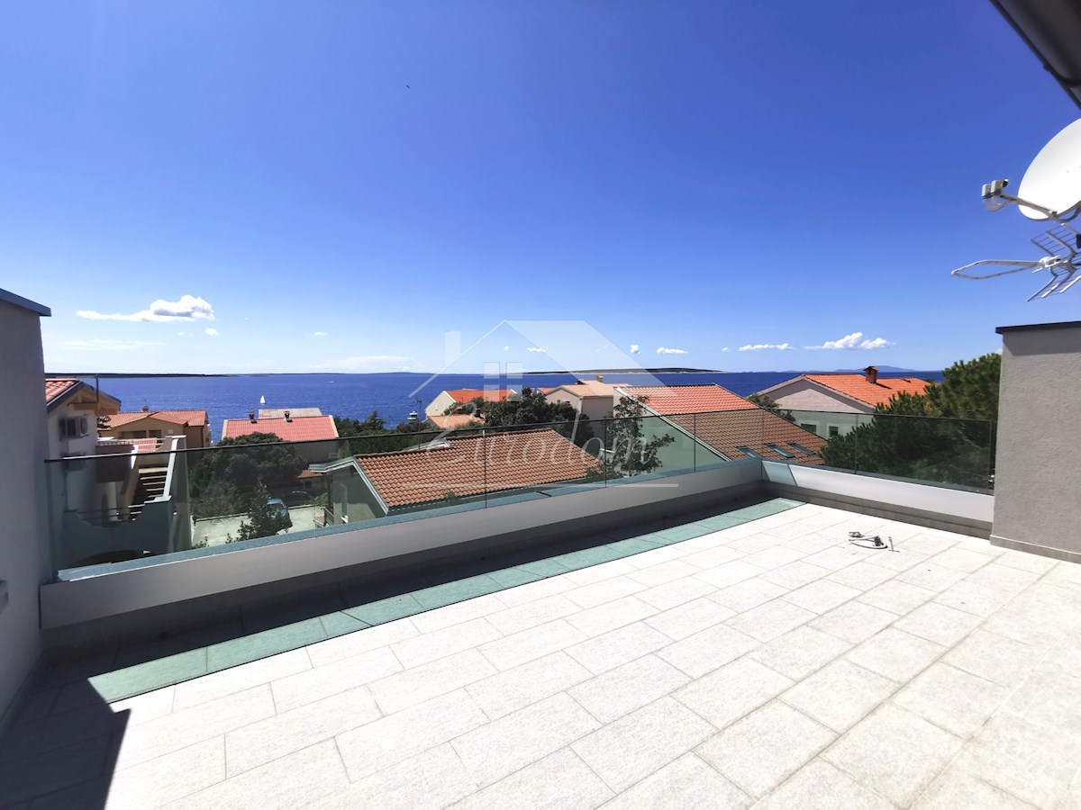 ČUDOVIT APARTMA 135 m², 80M OD MORJA, Z GARAGO