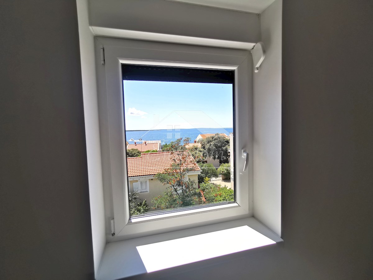 ČUDOVIT APARTMA 135 m², 80M OD MORJA, Z GARAGO