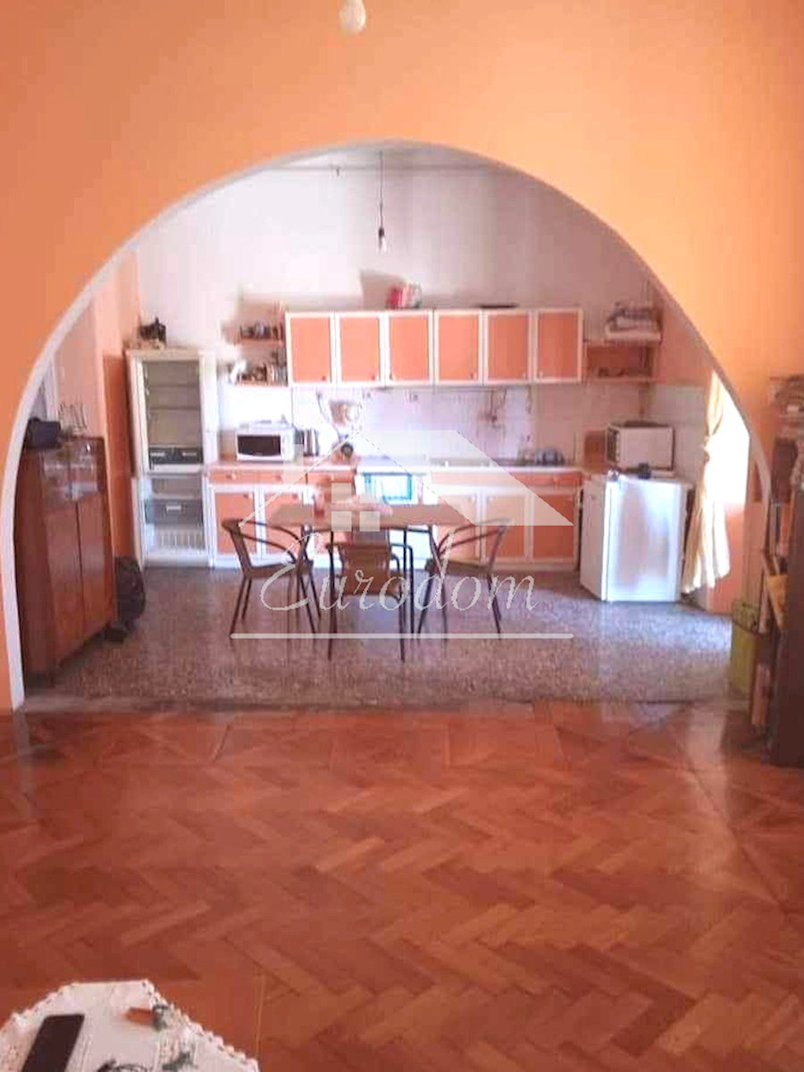 Stanovanje naprodaj v Puli – 115 m², tretje nadstropje, bližina centra in Arene v Puli