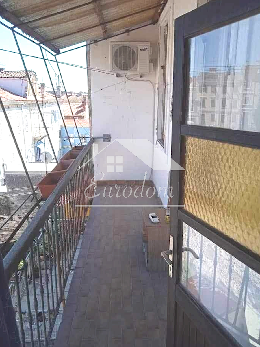Stanovanje naprodaj v Puli – 115 m², tretje nadstropje, bližina centra in Arene v Puli