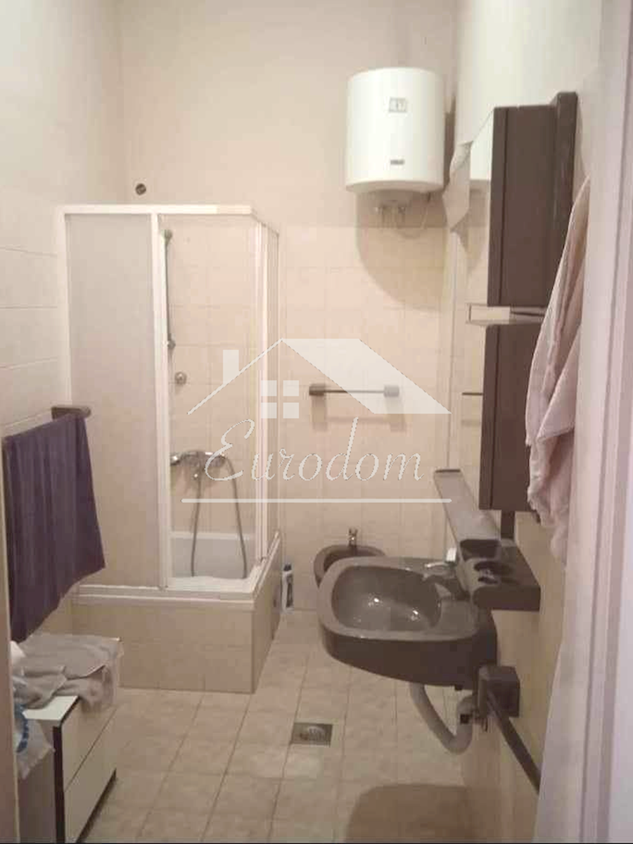 Stanovanje naprodaj v Puli – 115 m², tretje nadstropje, bližina centra in Arene v Puli