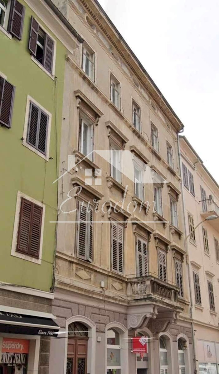 Stanovanje naprodaj v Puli – 115 m², tretje nadstropje, bližina centra in Arene v Puli