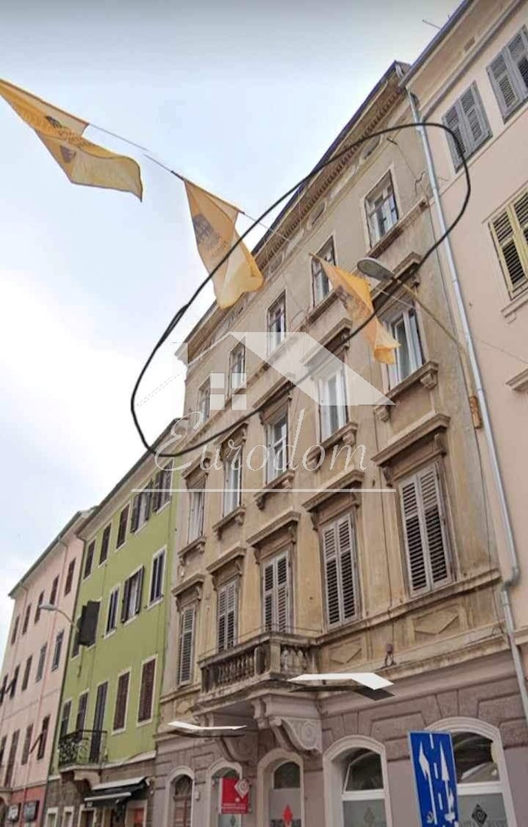 Stanovanje naprodaj v Puli – 115 m², tretje nadstropje, bližina centra in Arene v Puli
