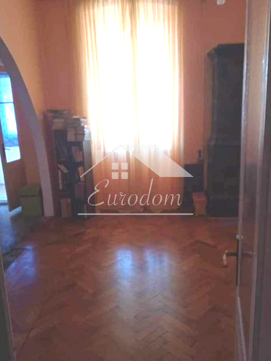 Stanovanje naprodaj v Puli – 115 m², tretje nadstropje, bližina centra in Arene v Puli