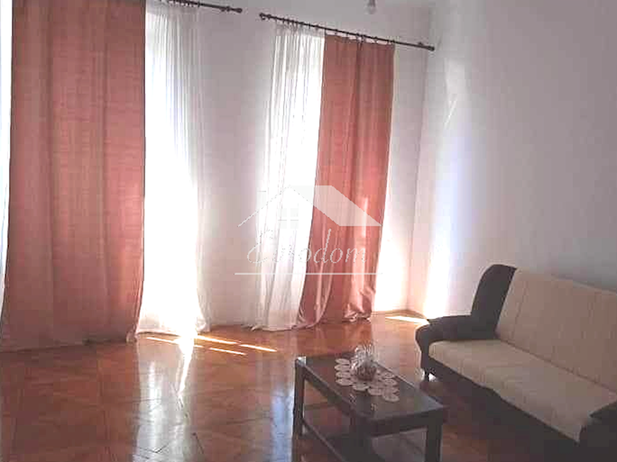 Stanovanje naprodaj v Puli – 115 m², tretje nadstropje, bližina centra in Arene v Puli