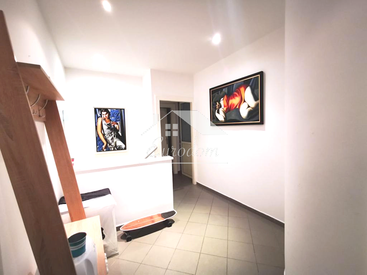 Prodaja stanovanja v središču mesta – idealno za pisarno, stanovanje ali tiho dejavnost