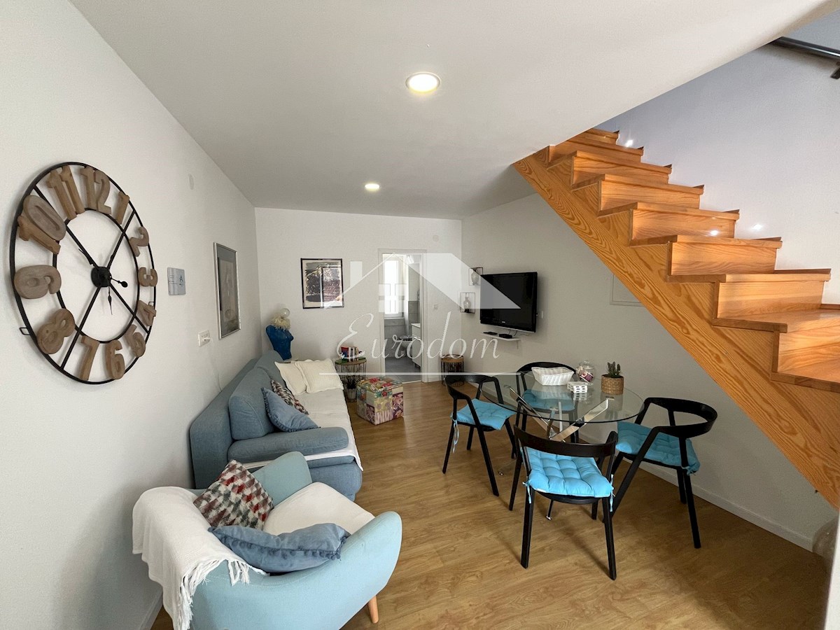 NAPRODAJ – Hiša s tremi apartmaji v starem jedru Šibenika!