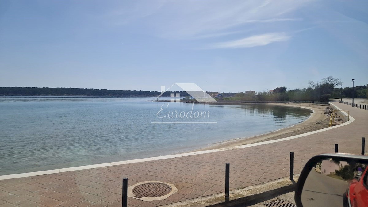 NOVOGRADNJA – Penthouse s panoramsko teraso in jacuzzijem