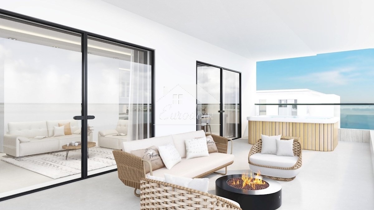 NOVOGRADNJA – Penthouse s panoramsko teraso in jacuzzijem