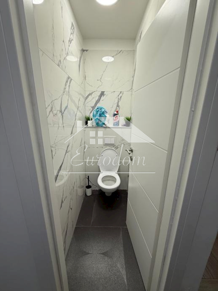 Savica – prenovljeno, moderno urejeno in opremljeno trisobno stanovanje