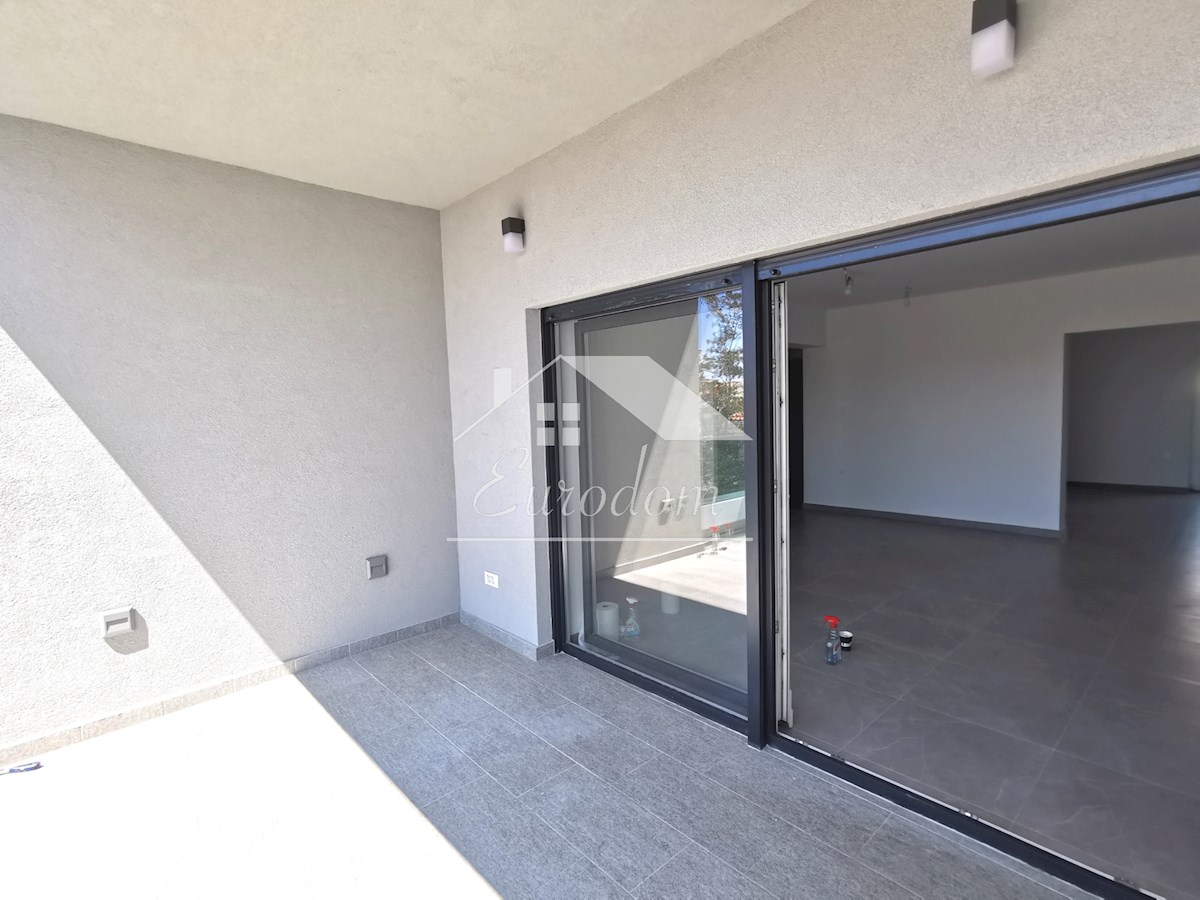 ČUDOVIT APARTMA 147 m², 80M OD MORJA