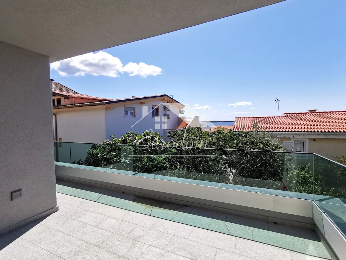 ČUDOVIT APARTMA 147 m², 80M OD MORJA