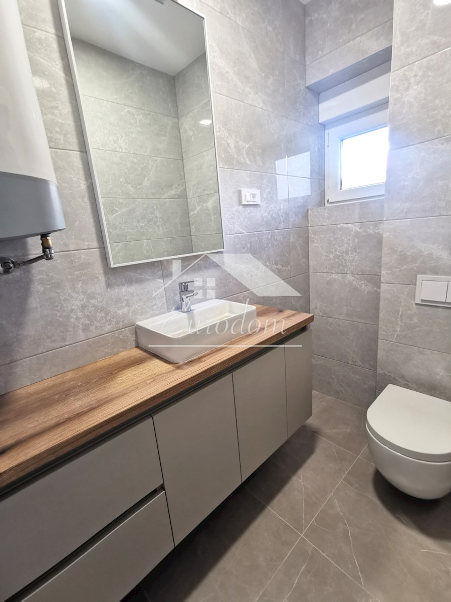 ČUDOVIT APARTMA 147 m², 80M OD MORJA