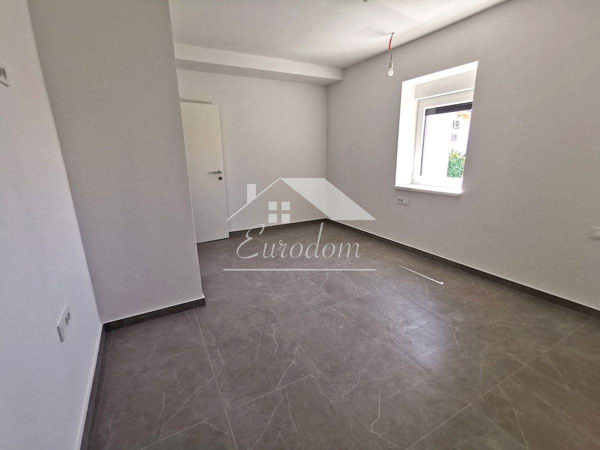 ČUDOVIT APARTMA 147 m², 80M OD MORJA
