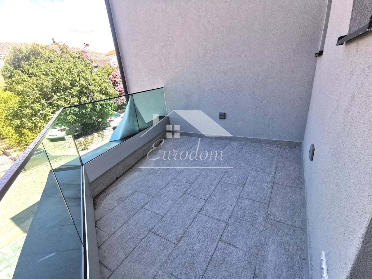 ČUDOVIT APARTMA 147 m², 80M OD MORJA