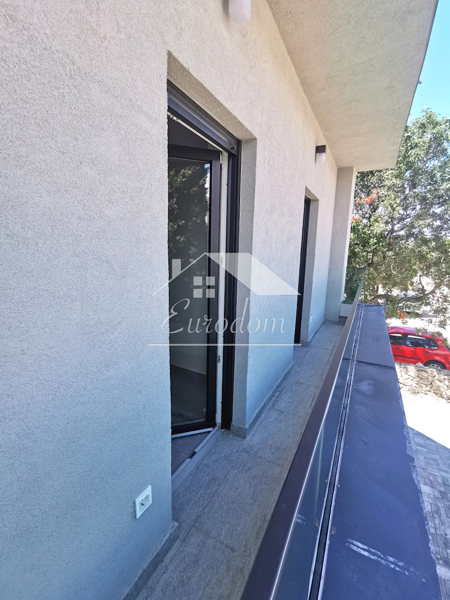 ČUDOVIT APARTMA 147 m², 80M OD MORJA