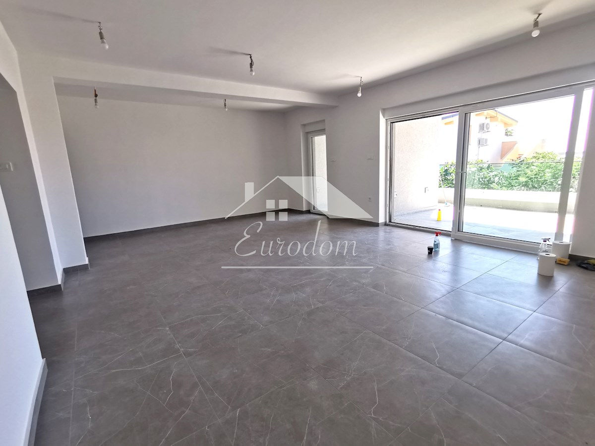 ČUDOVIT APARTMA 147 m², 80M OD MORJA