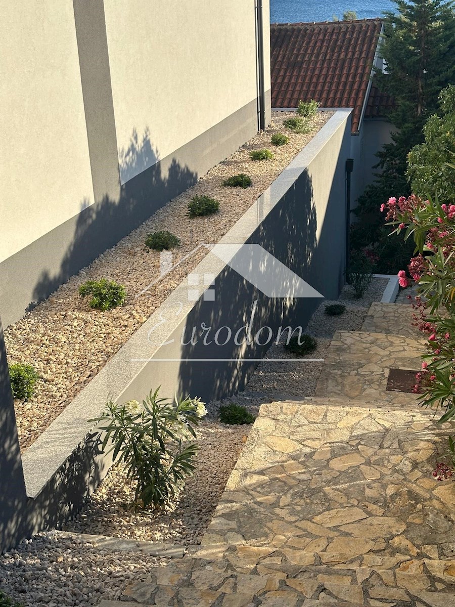 ČUDOVITA NOVOGRADNJA S POGLEDOM NA MORJE – APARTMAJI NAPRODAJ V DOLAŠKIH DRAGAH